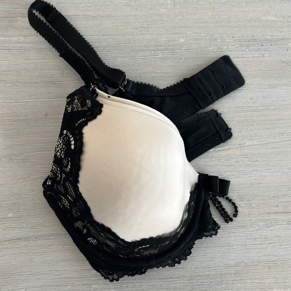 SOMA CREAM WITH BLACK LACE, BOW & BEAD TASSEL SIZE 36C - Picture 1 of 5